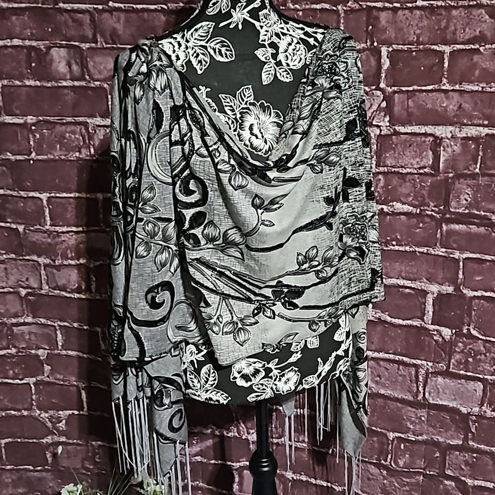 Cruise Wear OS Gray Black Fringe Draping Cover w Metallic Thread and Cutouts